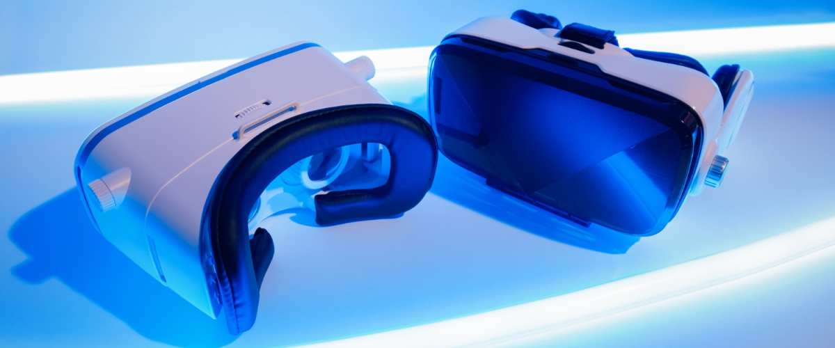 Augmented Reality (AR) and Virtual Reality (VR)